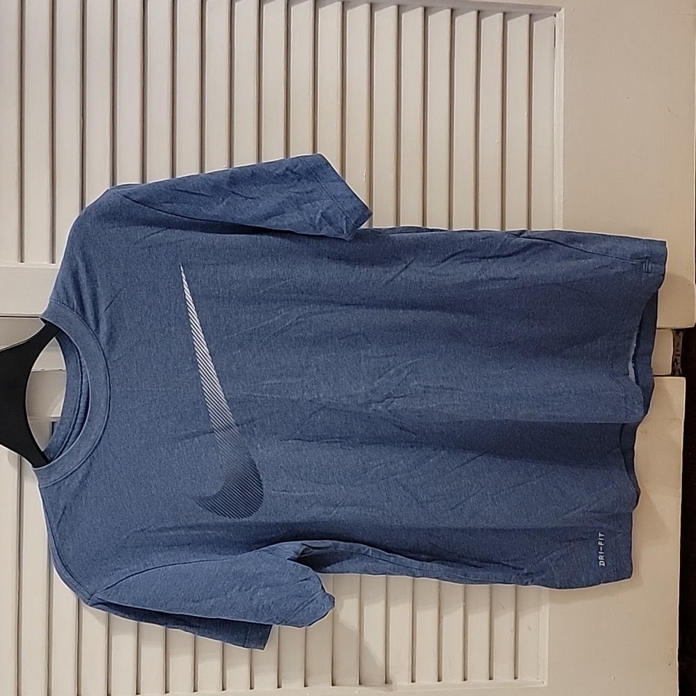 Nike Men's small tshirt